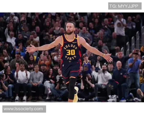 勇士与快船季后赛激战正酣精彩直播全程回顾与分析 勇士与快船季后赛激战正酣精彩直播全程回顾与分析