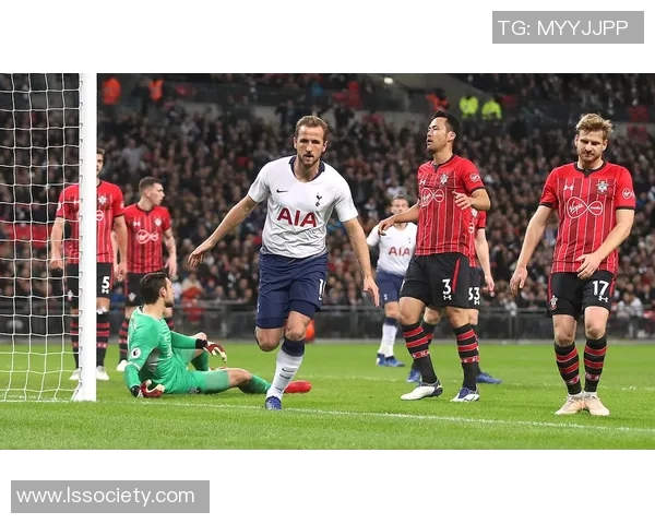 国际米兰与门兴对决前瞻分析双方阵容及战术布局探讨 国际米兰与门兴对决前瞻分析双方阵容及战术布局探讨